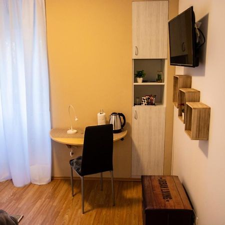 Apartment & Room Eni 萨格勒布 外观 照片